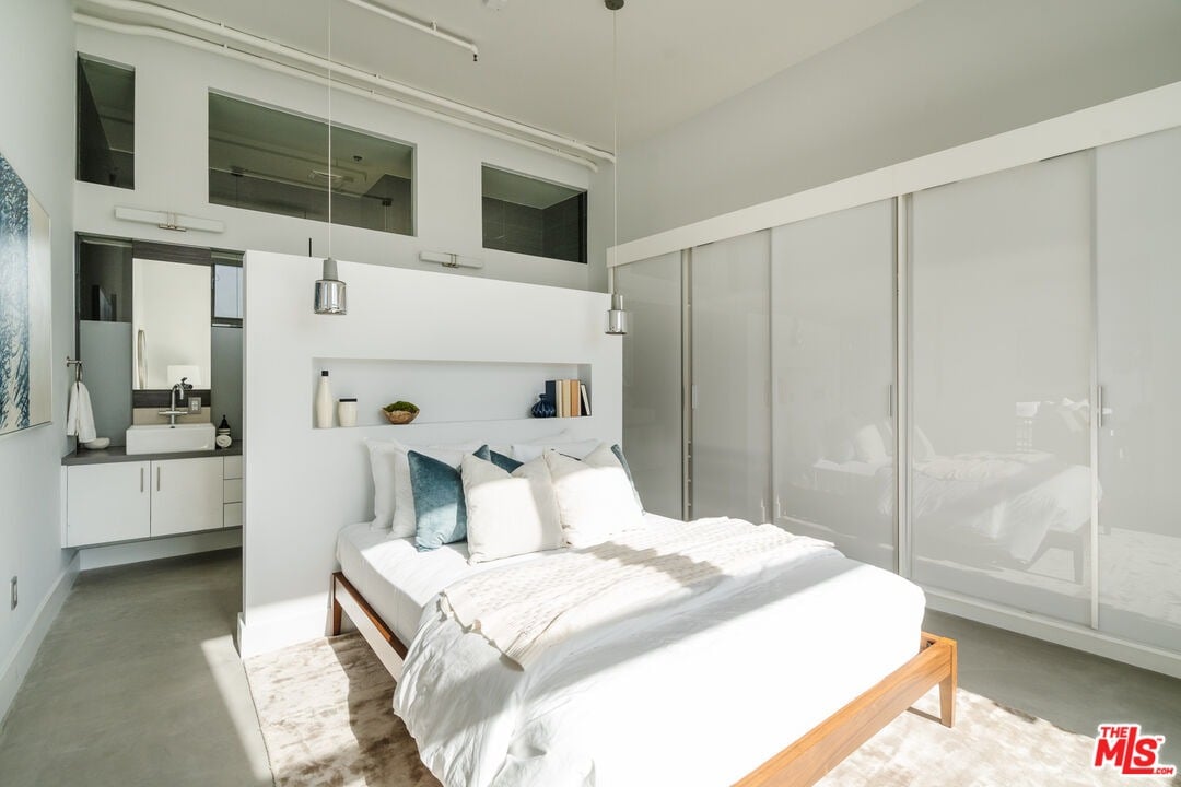 1152 N La Cienega Blvd, #301