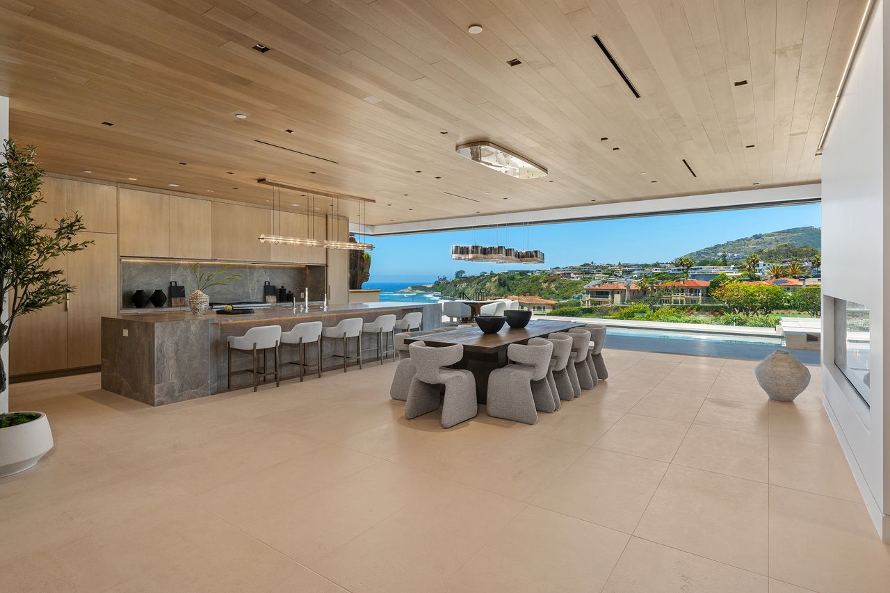 13 Ritz Cove