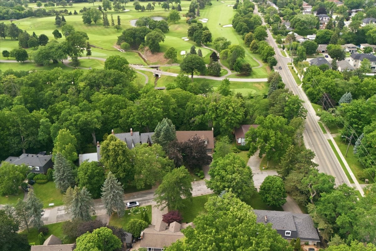 Rare Court Location on Oakville Golf Course