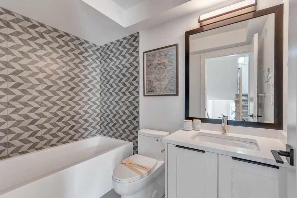 5476 Brydon Crescent, #4
