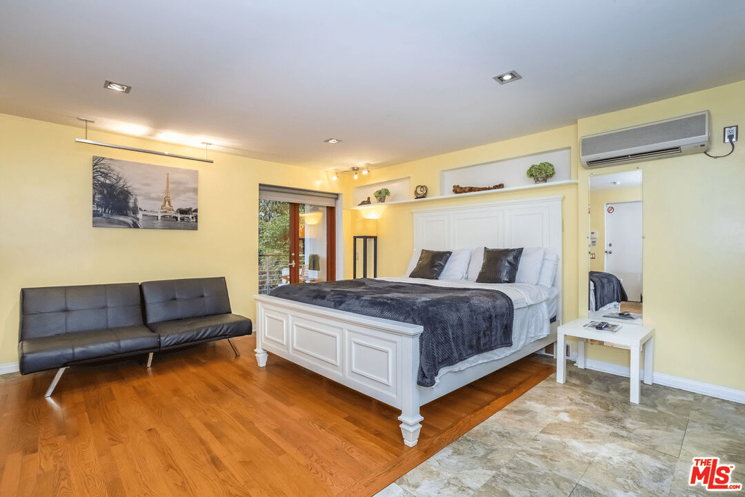 8783 Lookout Mountain Ave