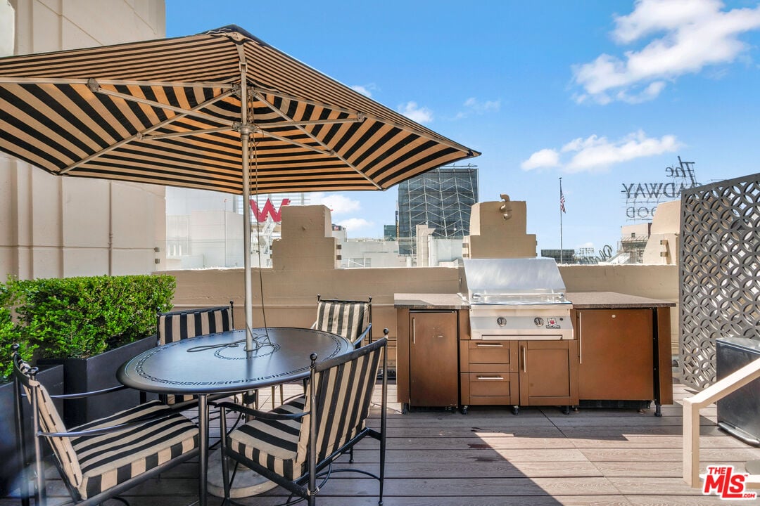 6253 Hollywood Blvd, #302