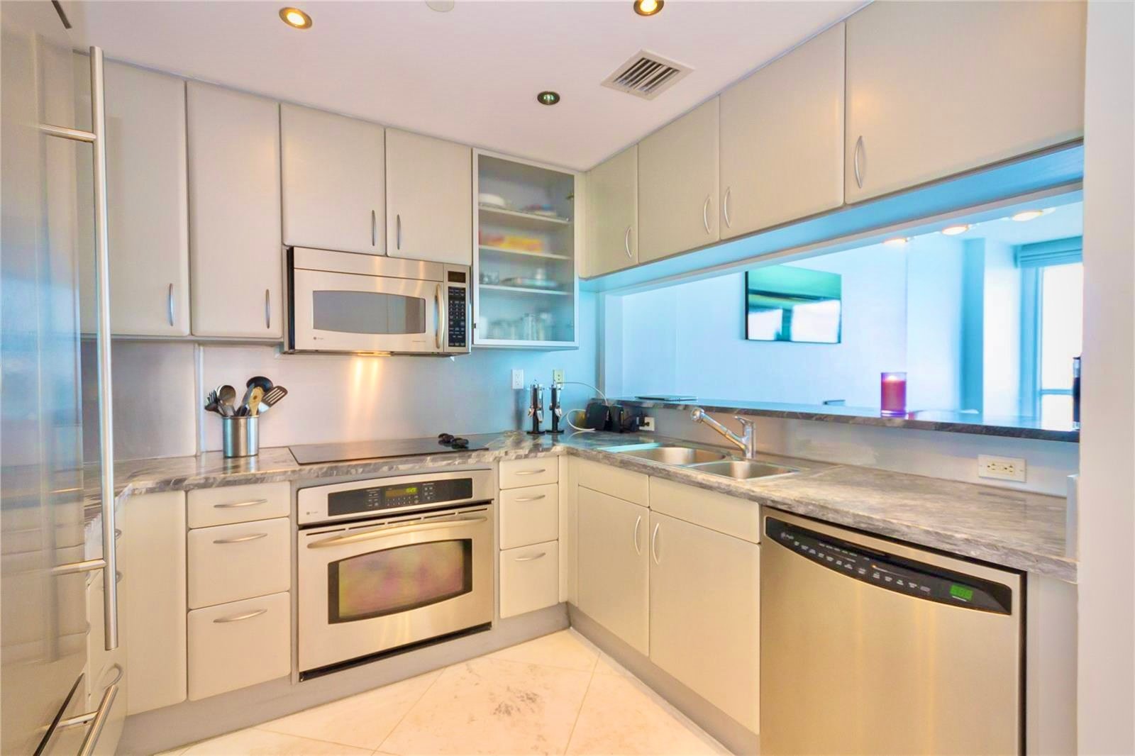 540 WEST AVE #1113