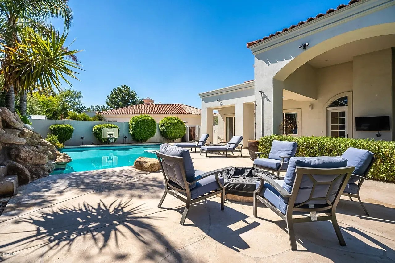 6115 E SHANGRI LA Rd