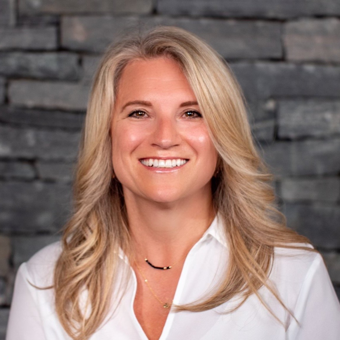 Karen Bresnahan South Burlington, VT Real Estate Agent Headshot
