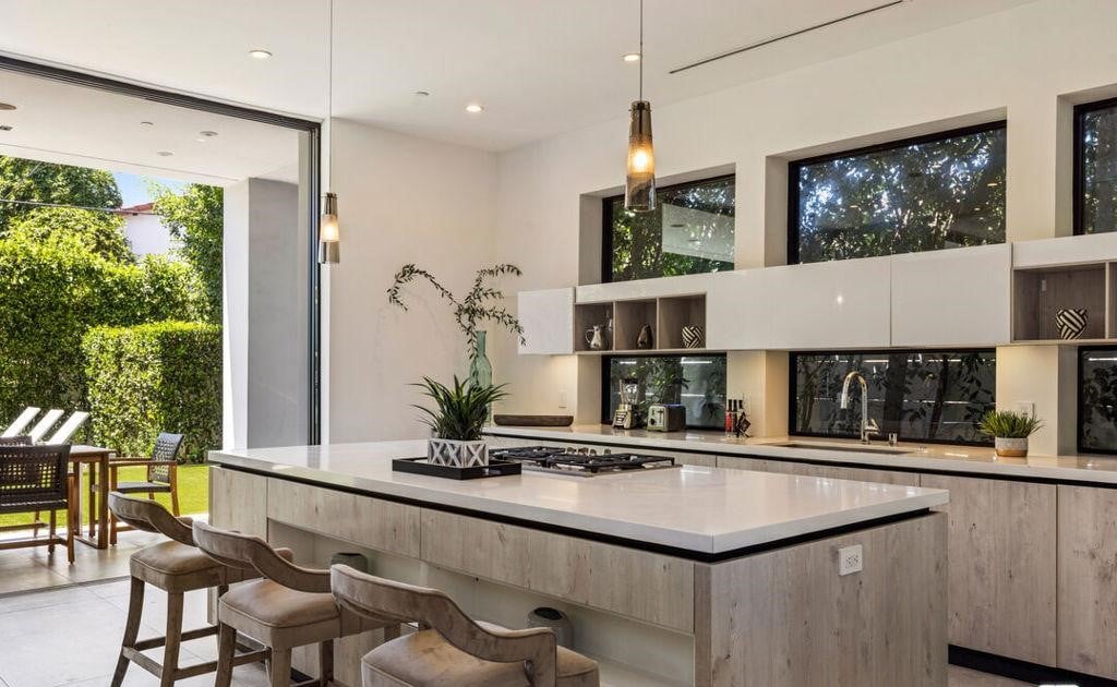 N Edinburgh Avenue, 90048