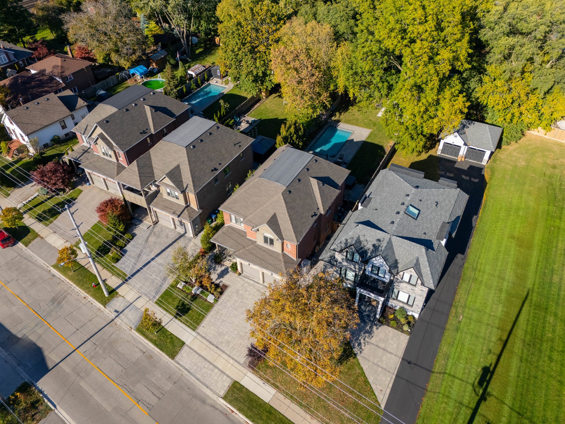 1075 Haig Blvd
