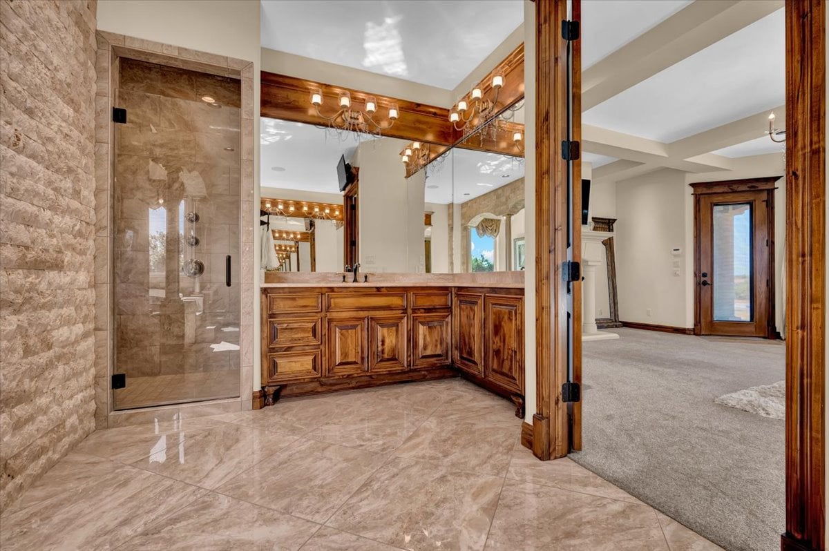 Casa Bella Estate – A Masterpiece of Luxury & Elegance in Mustang, Oklahoma - Wyatt Poindexter - The Agency 
