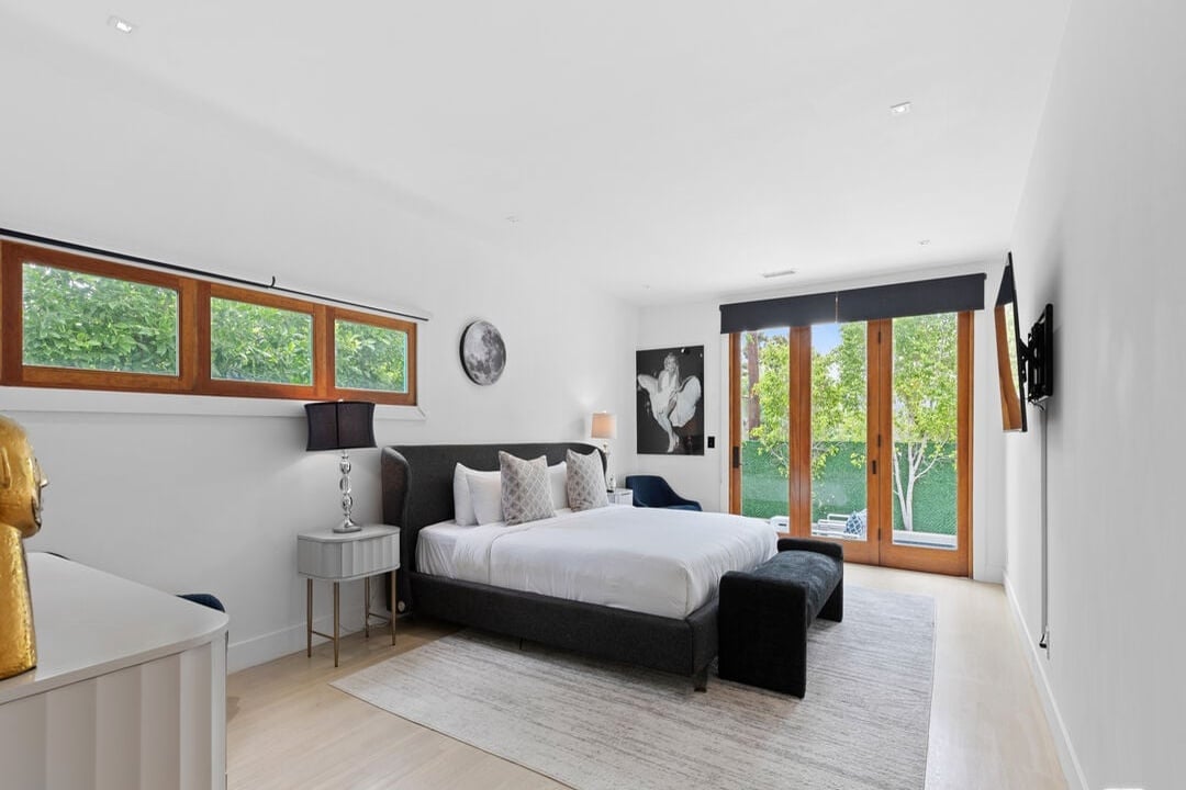 N Crescent Heights Blvd, 90048