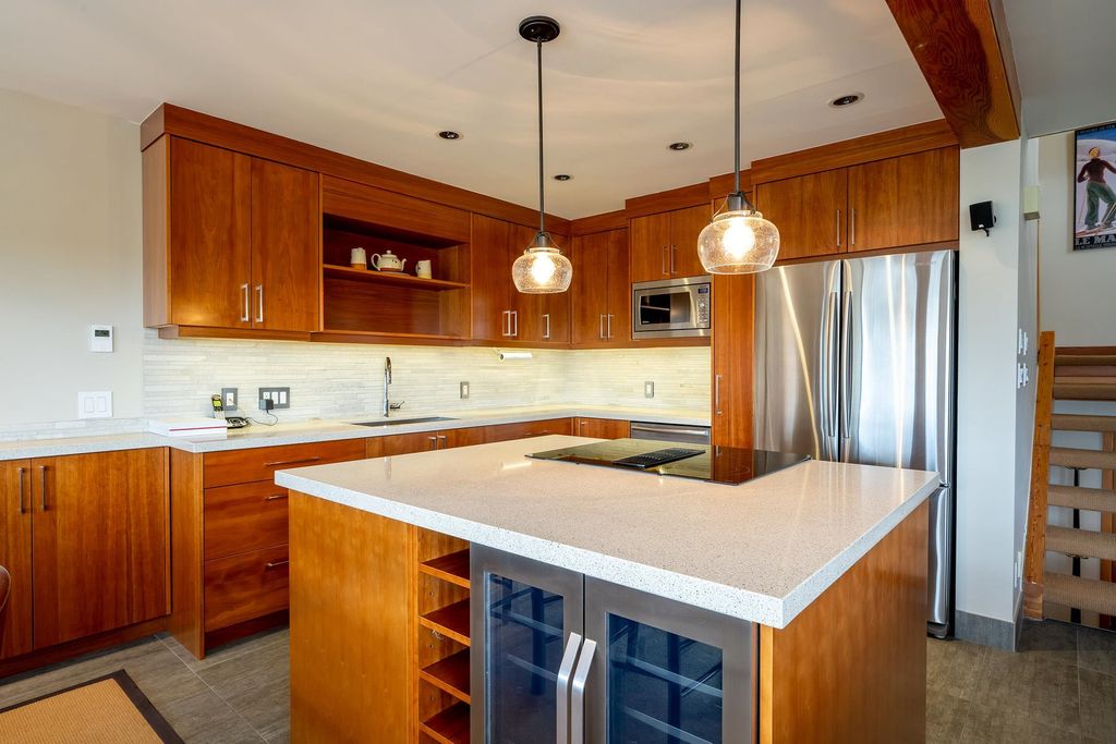 3525 Falcon Cres, #1