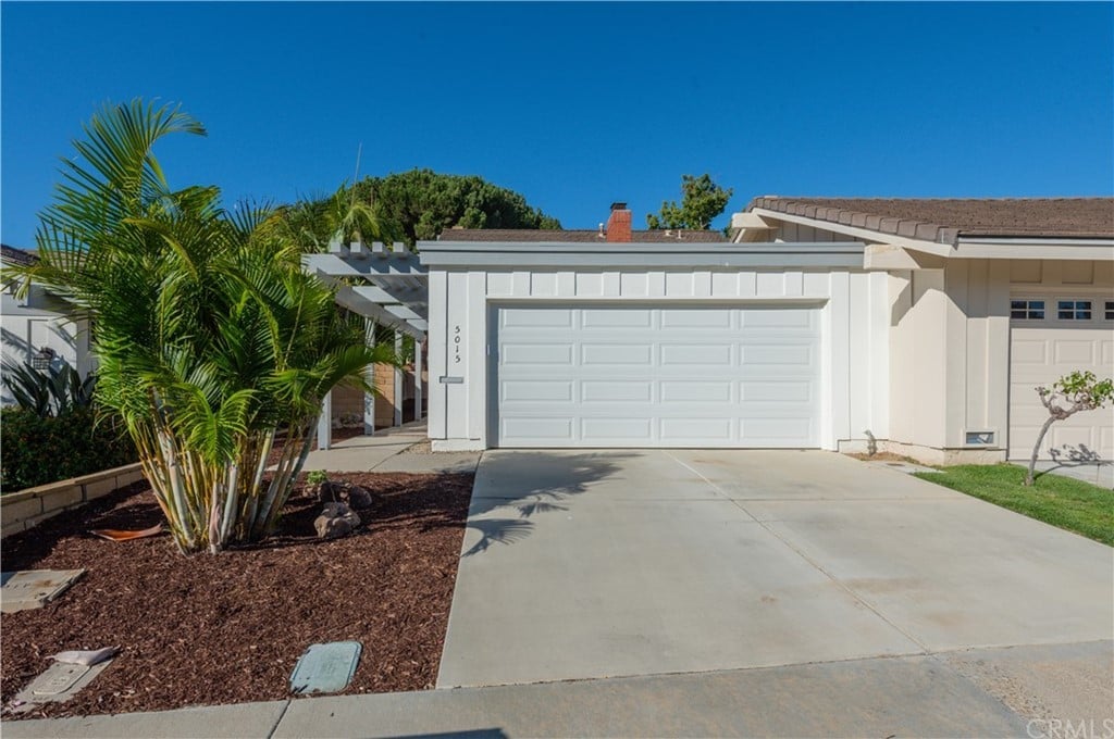 5015 Paseo De Vega