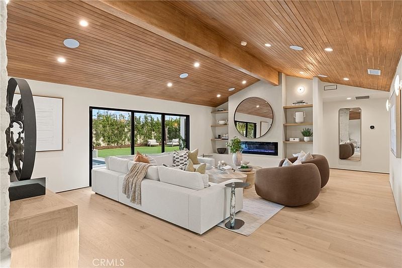 3080 Country Club Dr