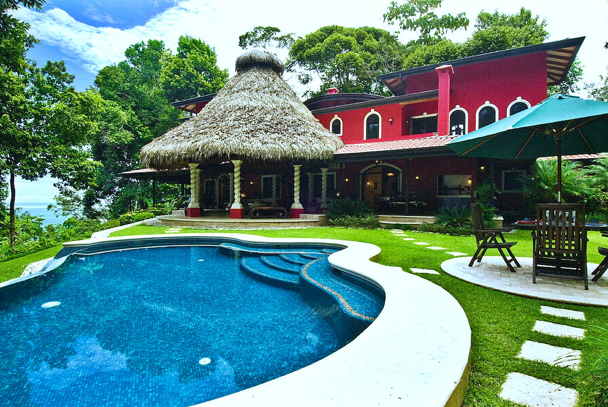 Cliffside Luxury Estate with Pool, Dominical, Puntarenas