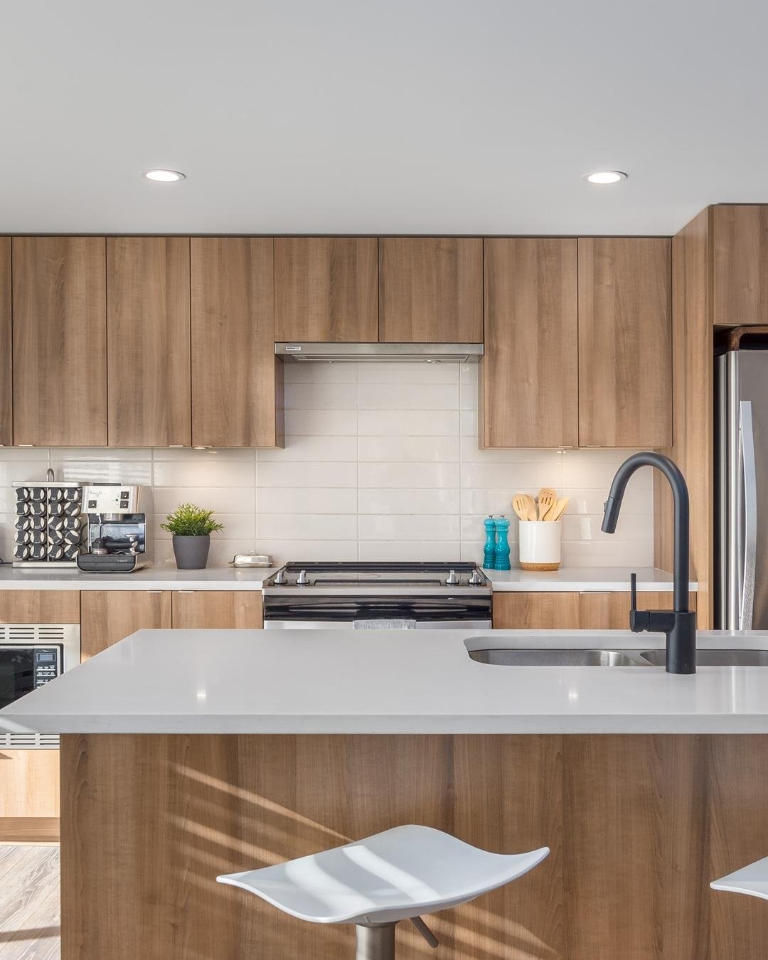 401-1365 Pemberton Ave