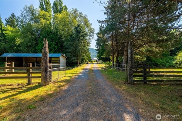 3086 Standard Rd, Deming, WA 98244