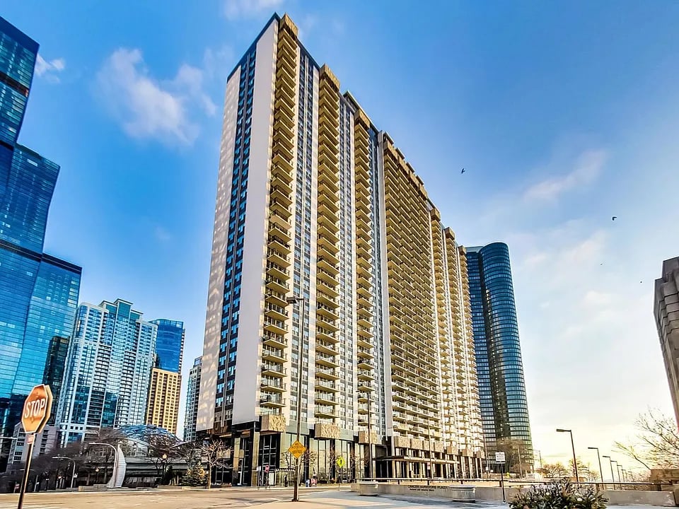 400 E Randolph St APT 1903
