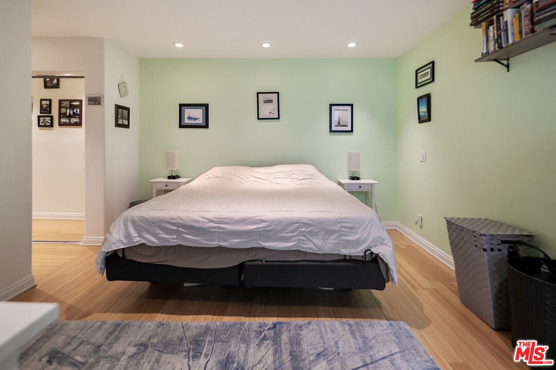 8535 W West Knoll Dr, #103