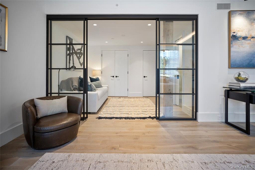 41 Richmondville Avenue Unit: 303