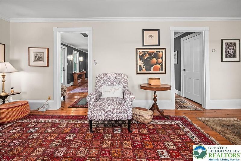 1072 FIVE POINTS RICHMOND ROAD