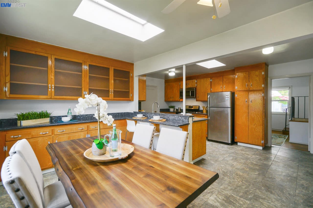 165 Bradhoff Ave