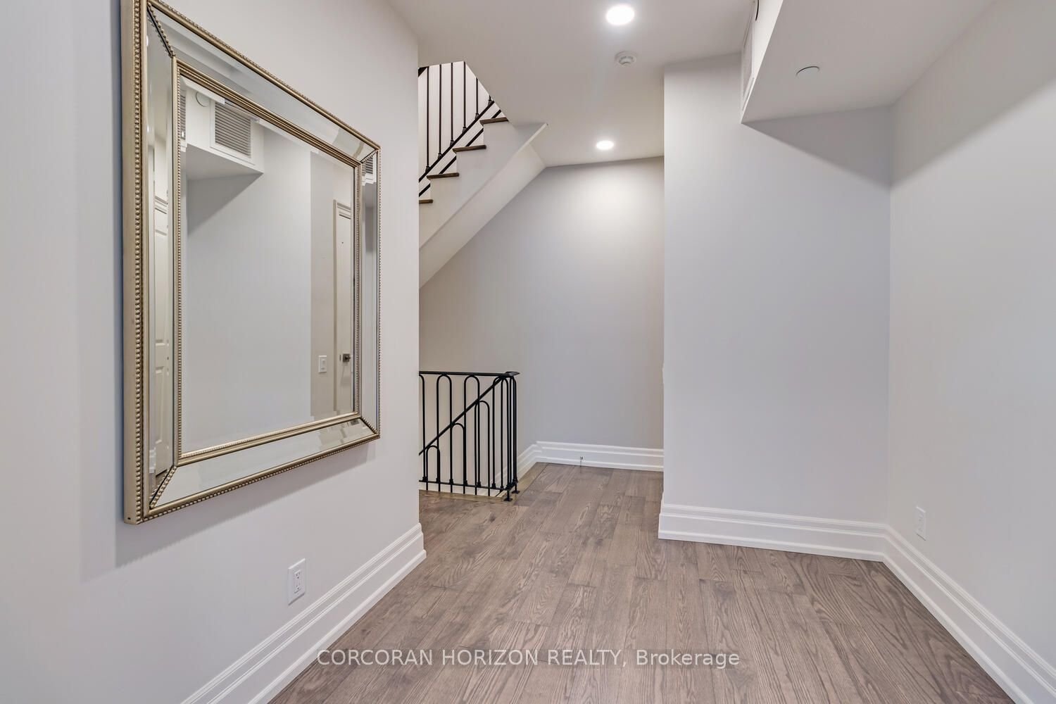 GRAND TOWNHOUSE IN THE ANNEX
