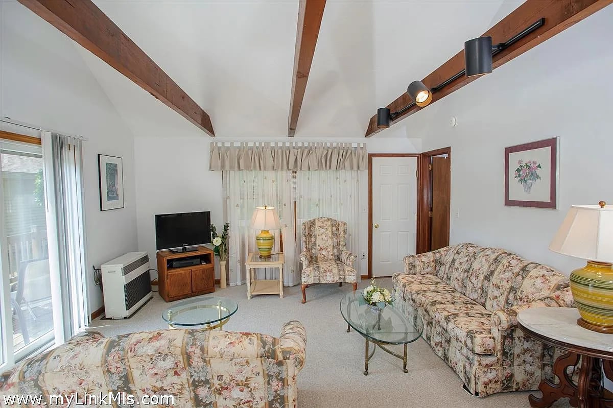 137 Charles Neck Way