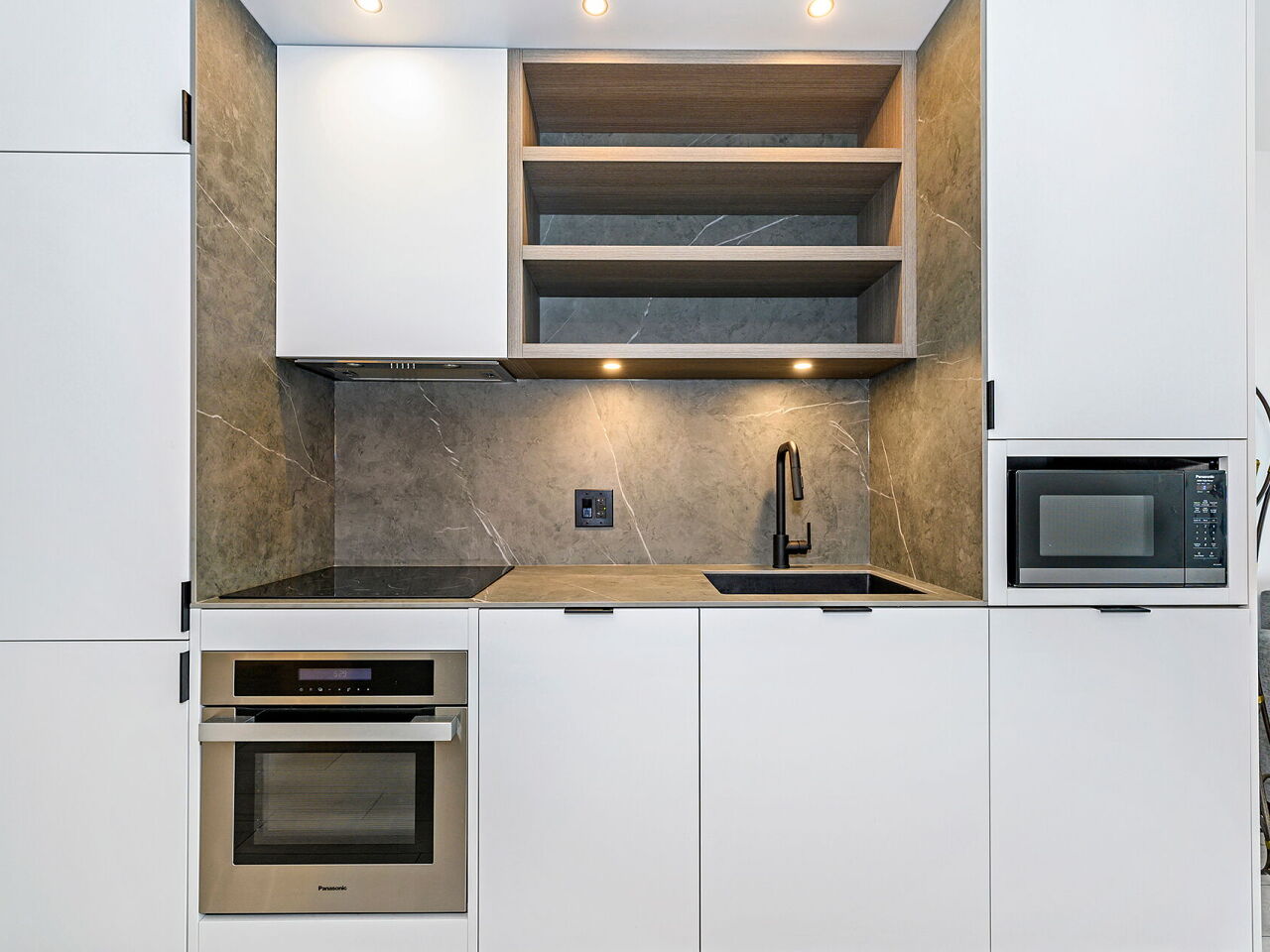 55 Charles St E Unit: 2604