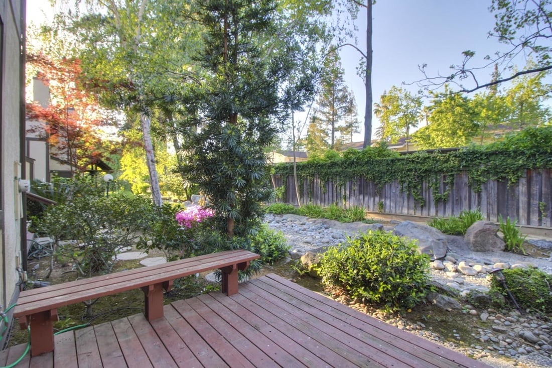 Gorgeous Condo in Popular Exeter Square!