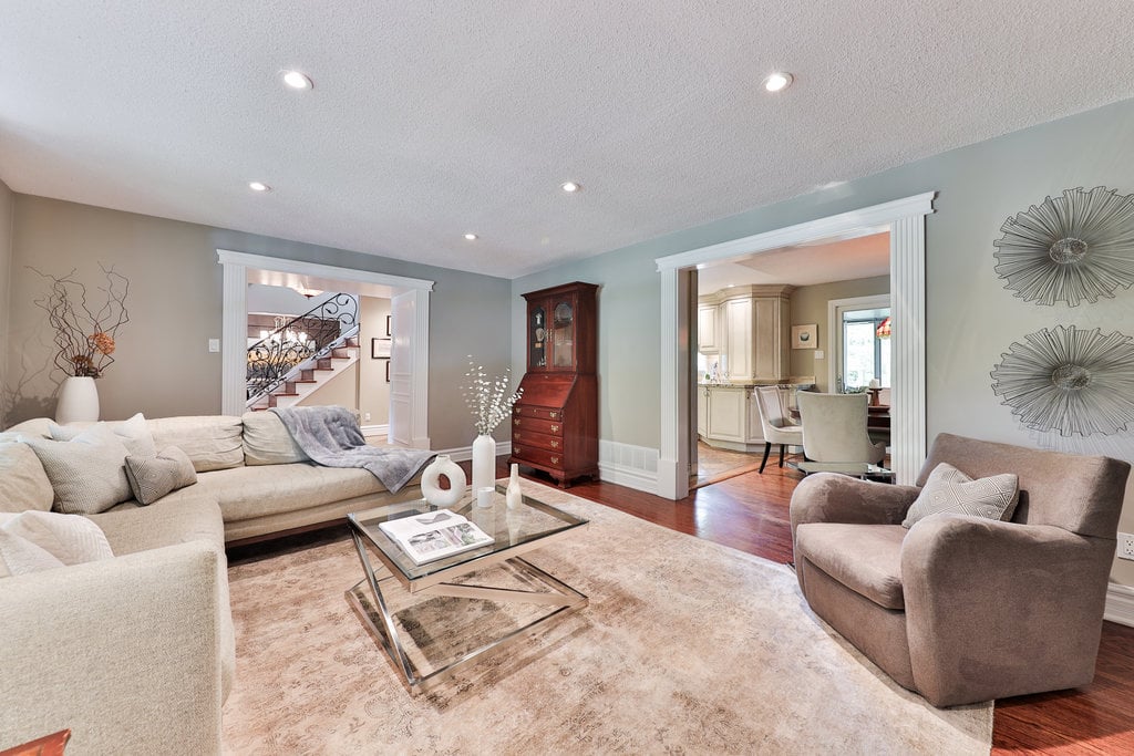 1293 Greenoaks Dr