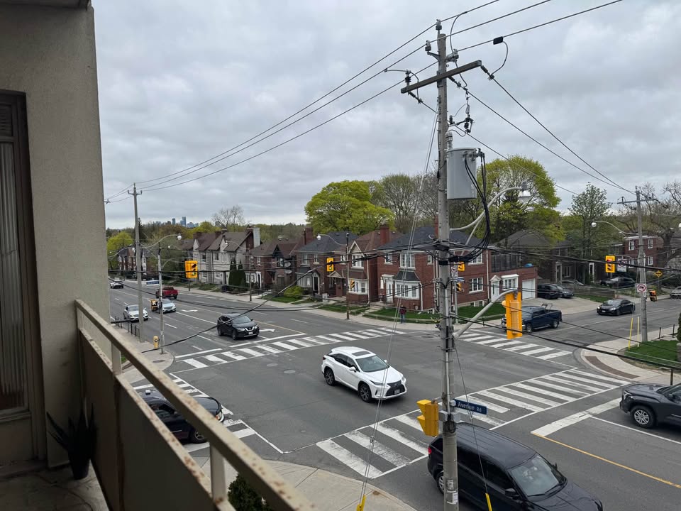 1112 Avenue Road Unit: 203