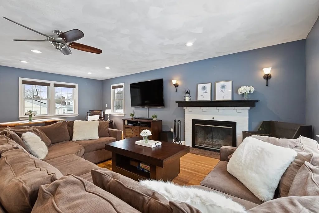 200 Pleasant St