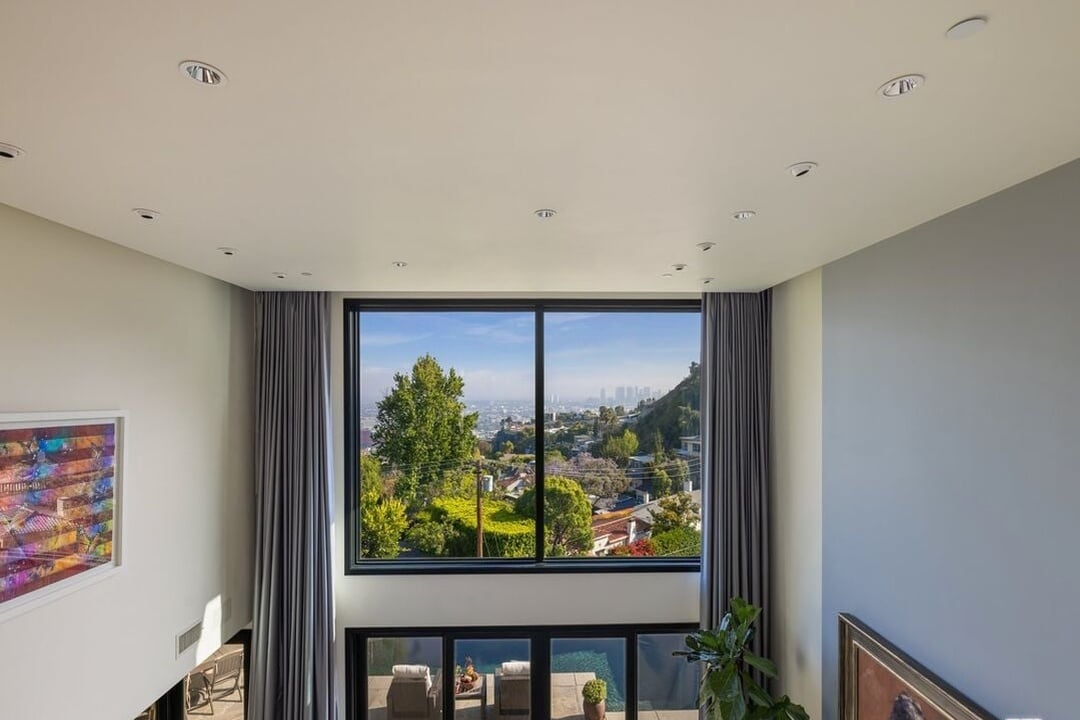 Aria Manor, Sunset Plaza Dr, 90069