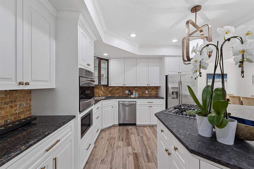 2402 Airline Dr