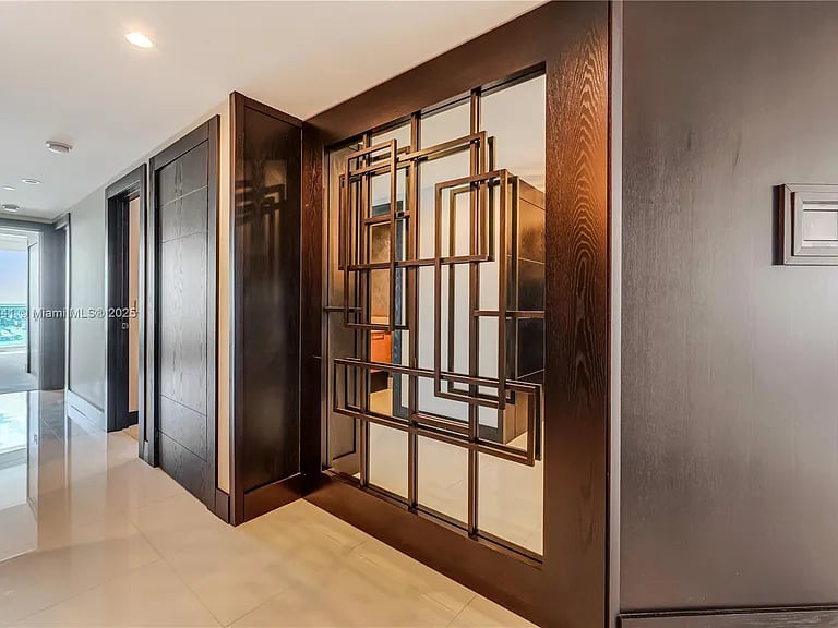 17001 Collins Ave # 2508