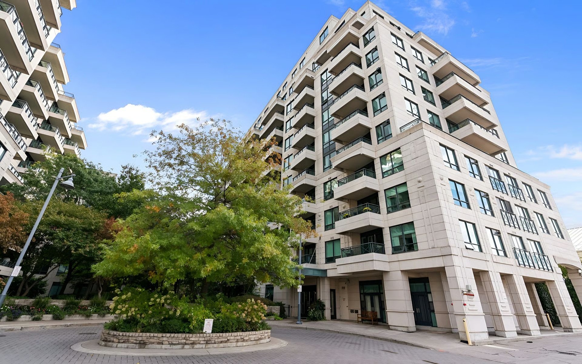 25 Scrivener Sq, #209