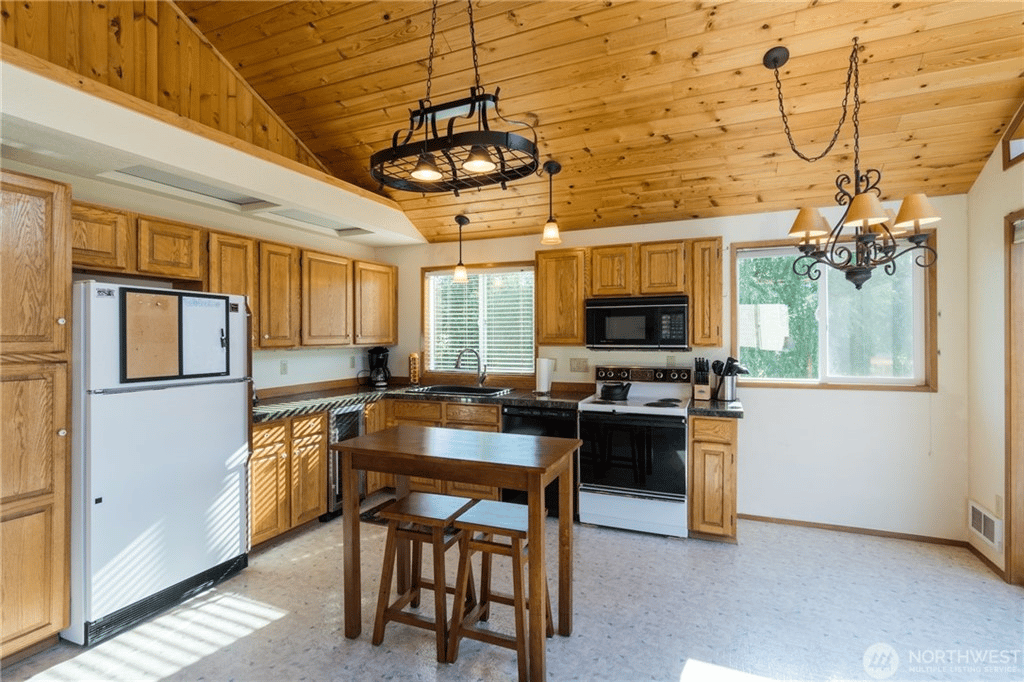 325 W Beach Dr