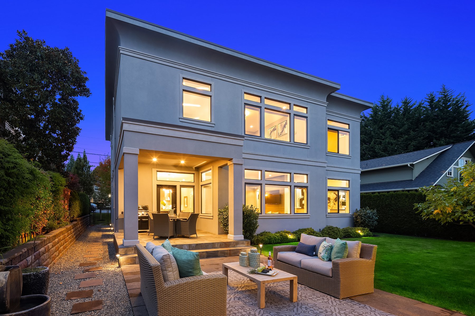 313 11th Ave W