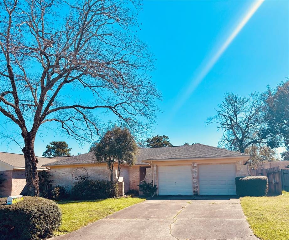 5319 King Richard Dr