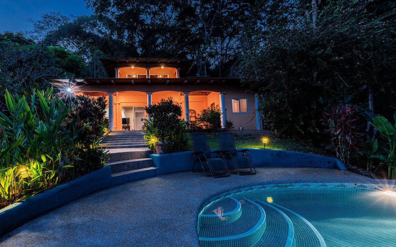 WHALE’S TAIL OCEAN VIEW ESTATE WITH EXTRA LOT 