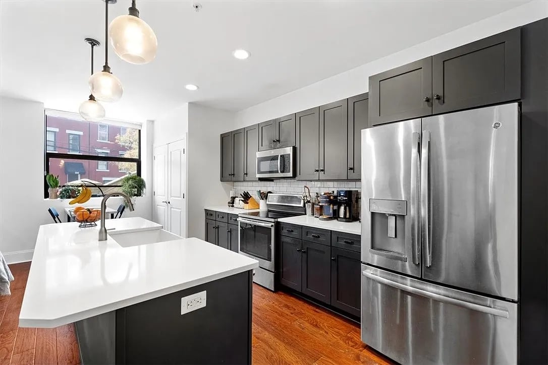 5267 Holmes St, #104