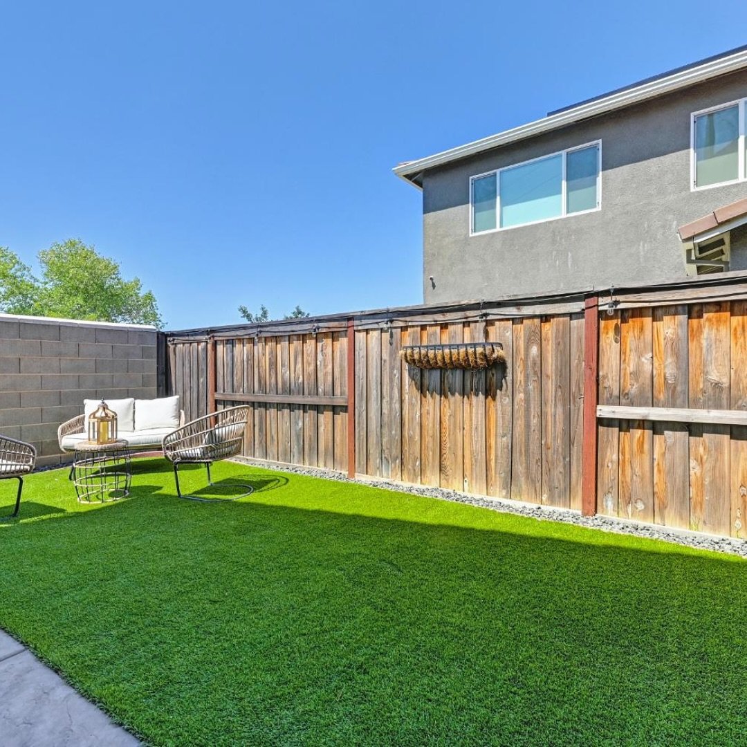 985 Lincolnshire Cir