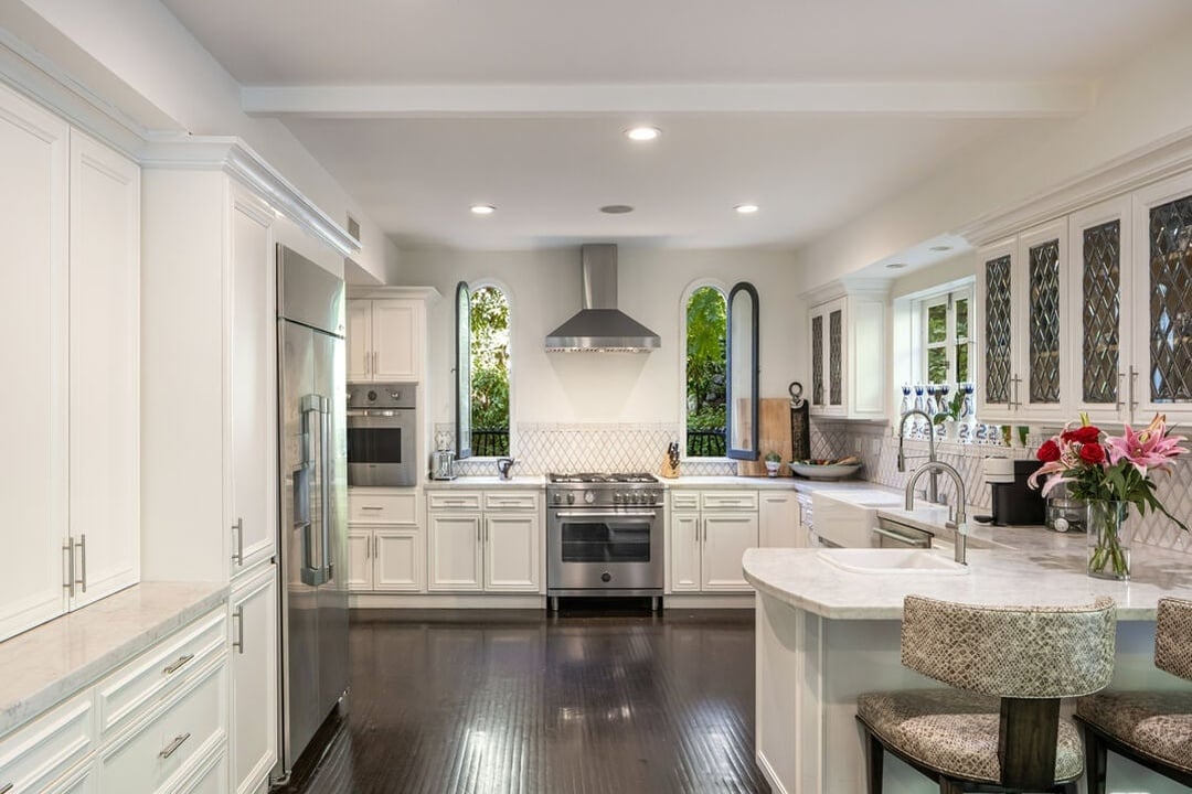 Velaris Estate, Laurel Canyon Blvd, 90046