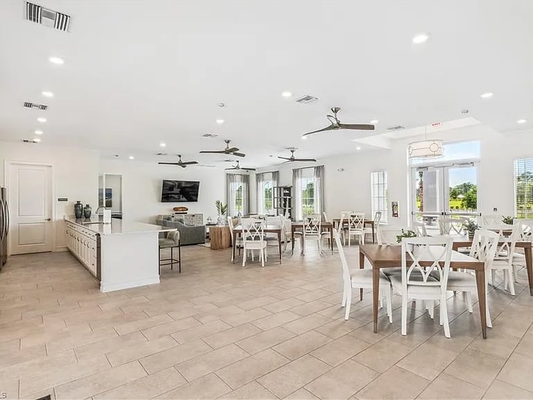 17698 Shade Tree Loop