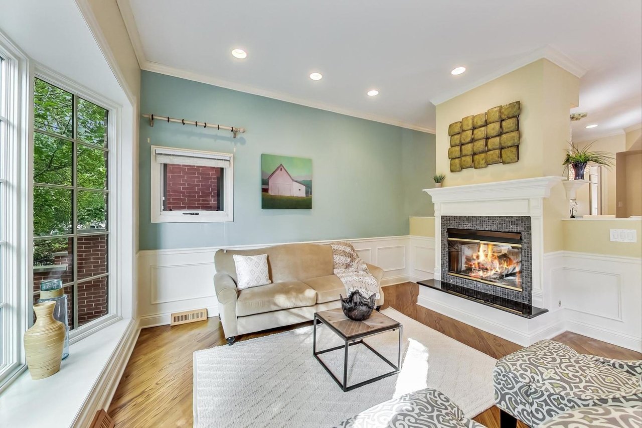 2109 N Seminary Ave