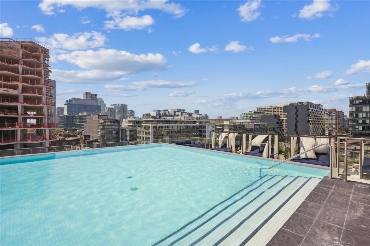 560 King St West Suite 1006