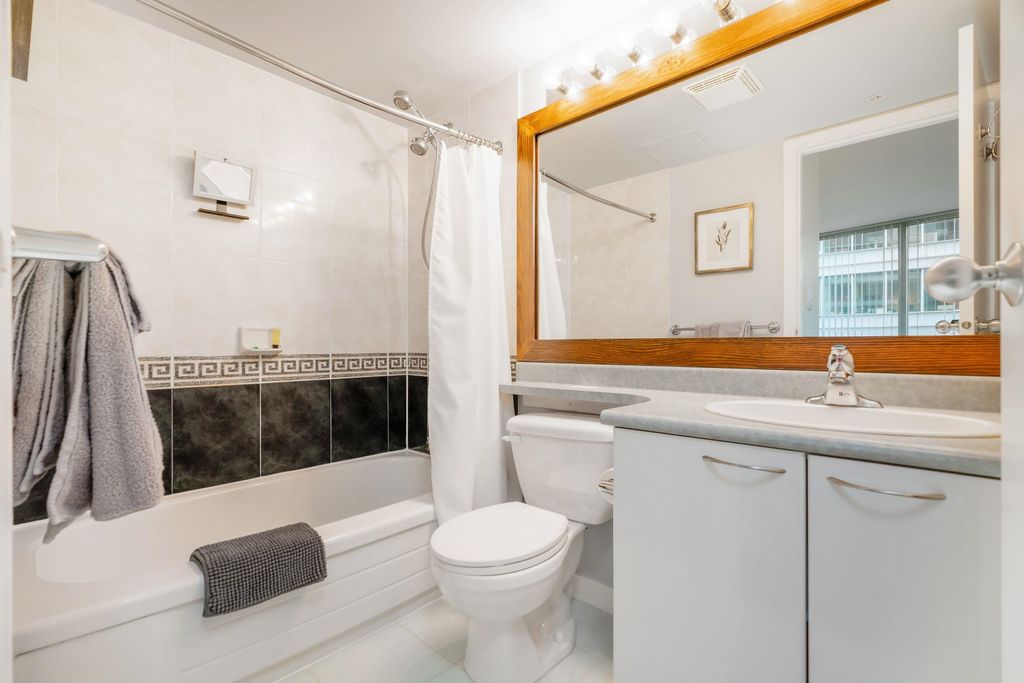 1166 Melville St, #1501