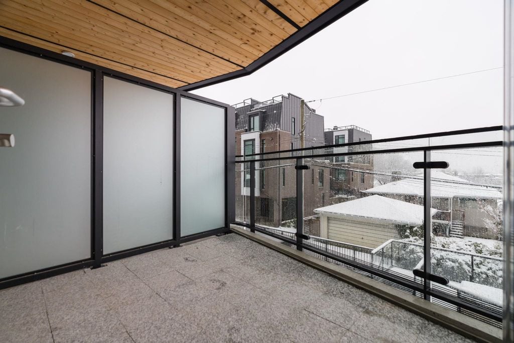 7638 Cambie St, #201