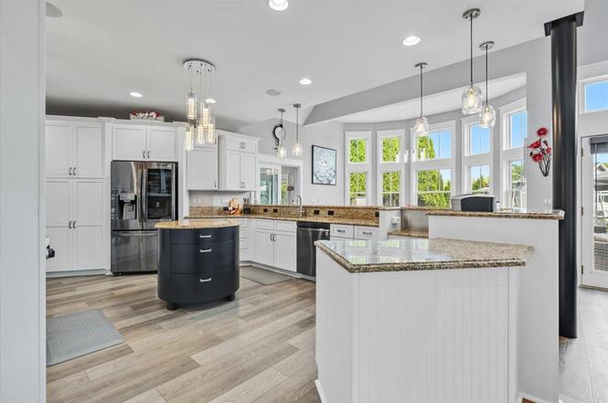 2491 Bay Pointe Dr