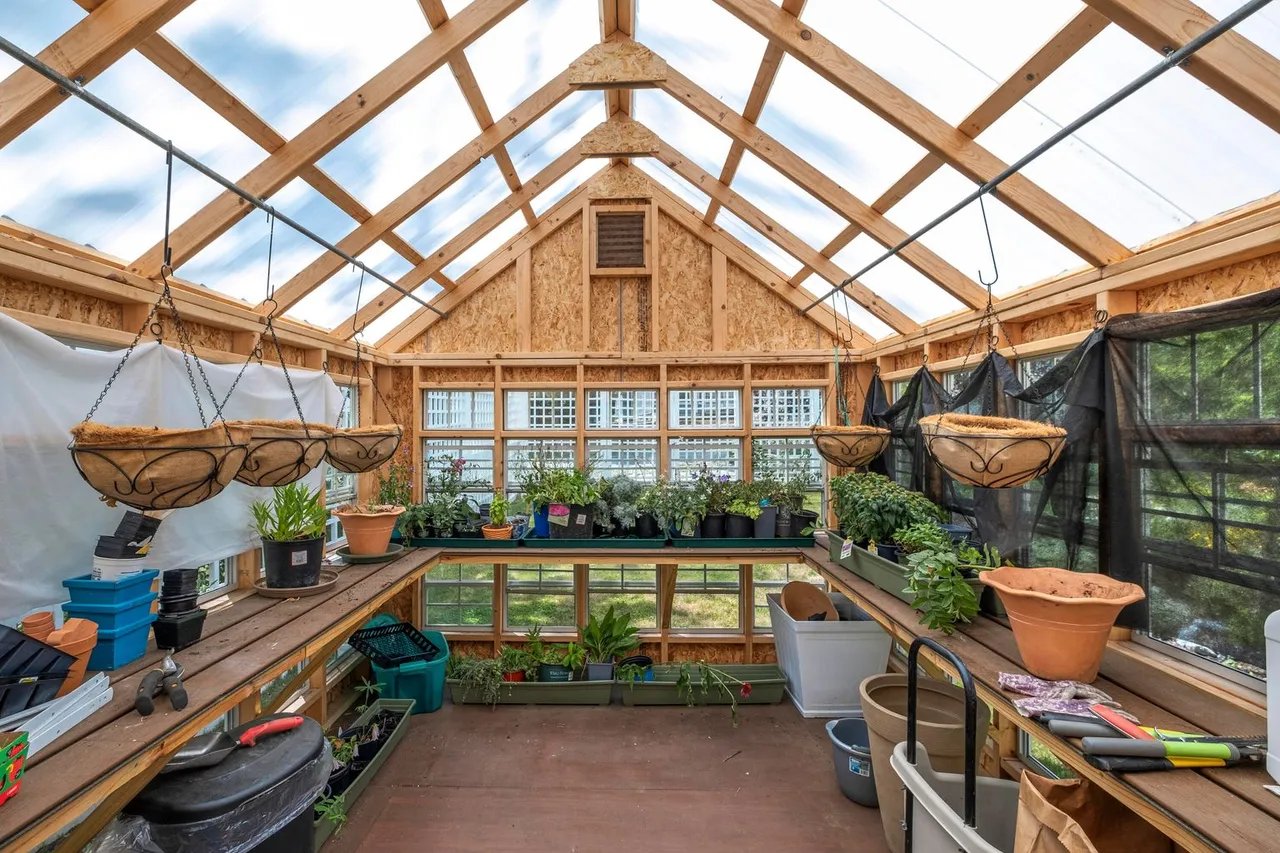 Dig In to These Gorgeous Greenhouses and Gardens