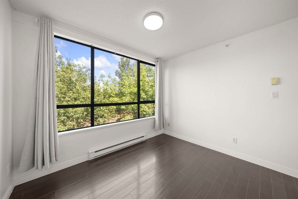 3588 Vanness Ave